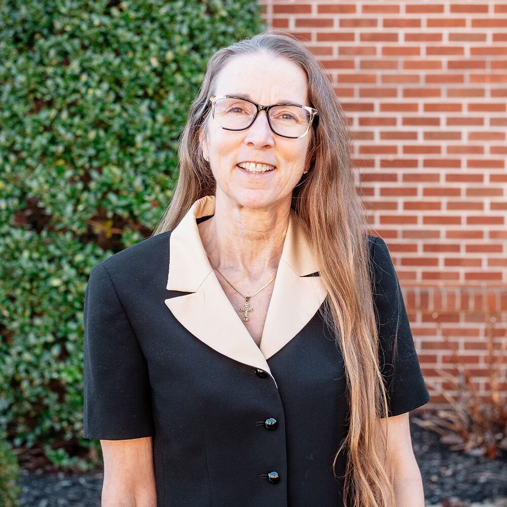 Patty Hovis headshot