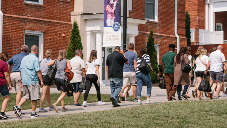 Students with families touring AU