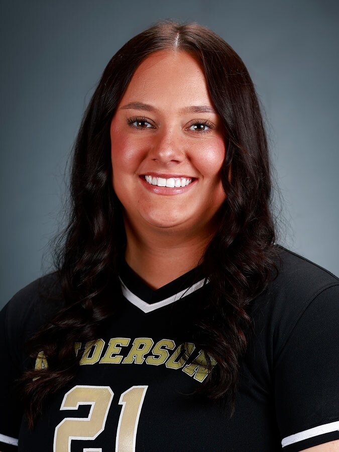 Maddie Carpenter headshot