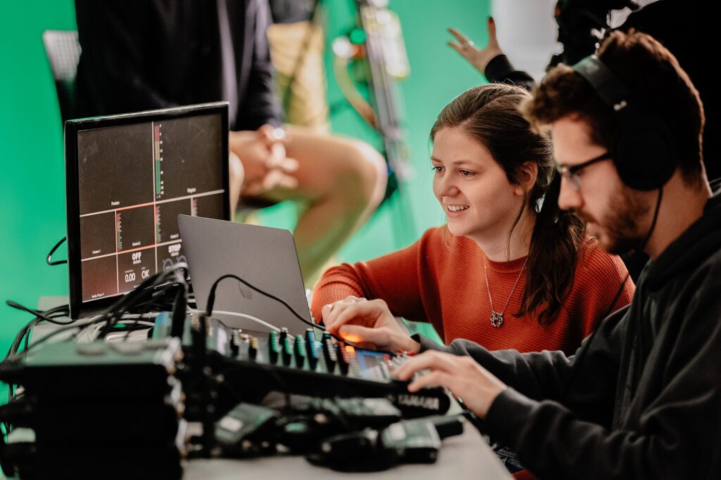 BroadcastingStudio (6)