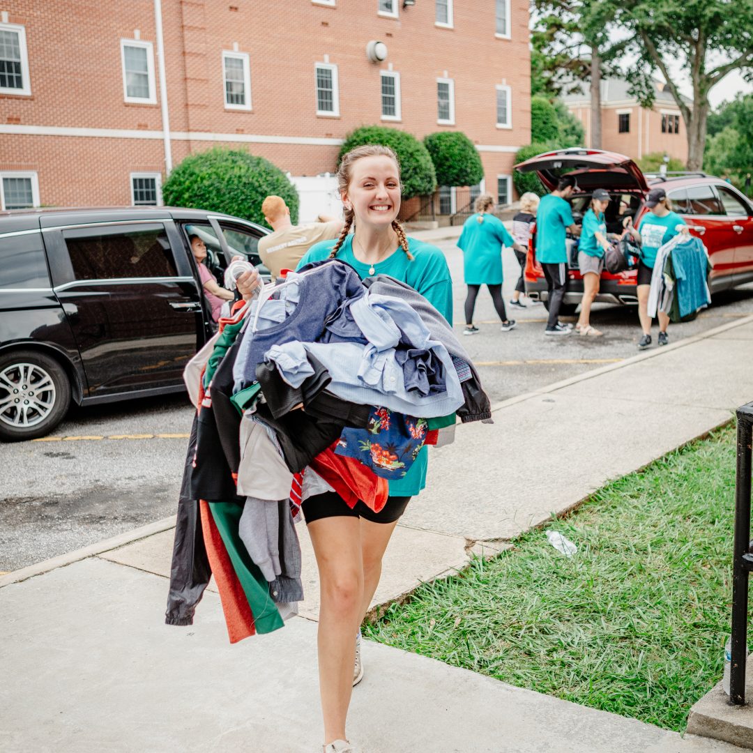 Leah New Student Move In 26