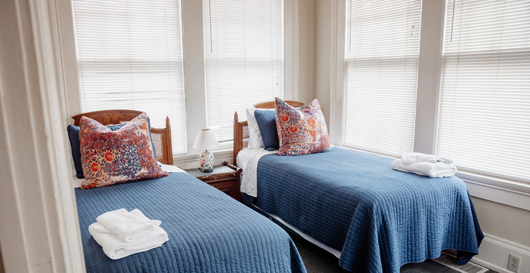 guest house twin beds