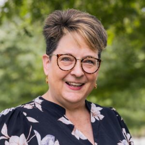 TRACI CARTER HEADSHOT 1