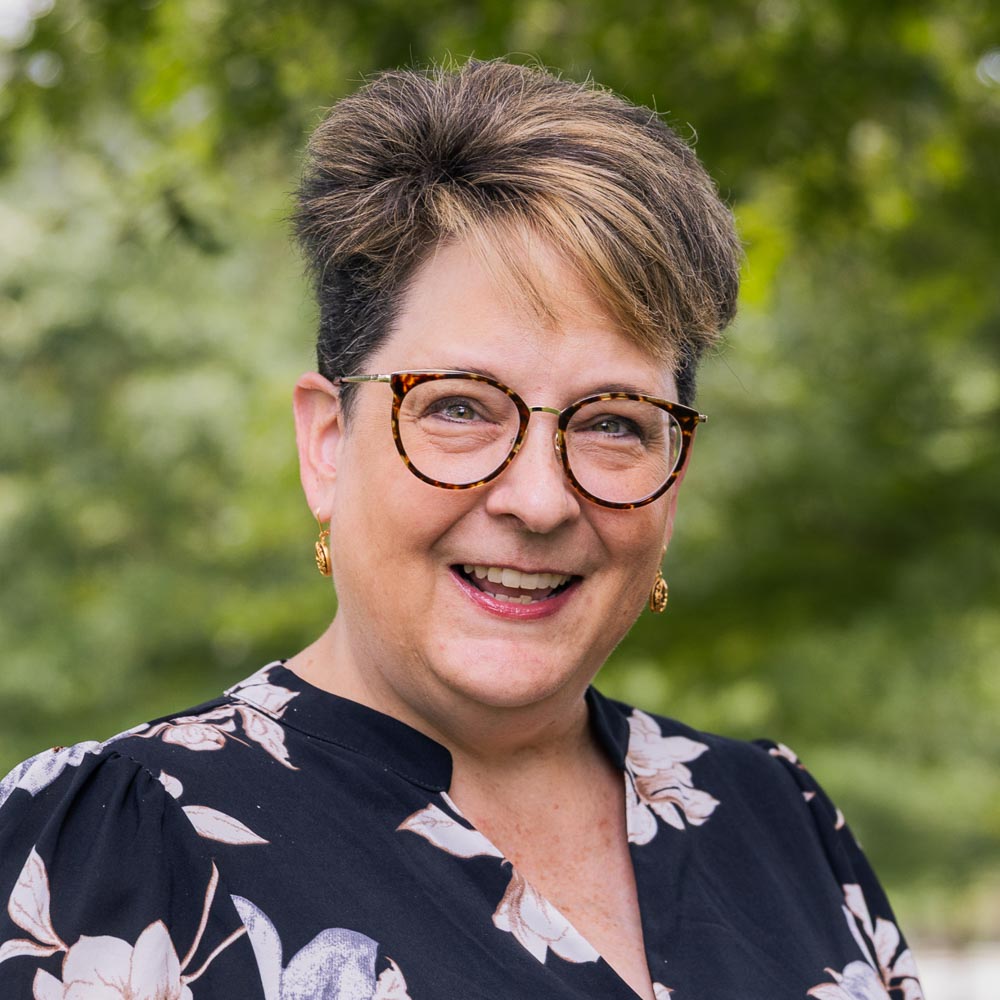 TRACI CARTER HEADSHOT 1